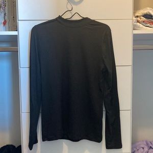 Fitted long sleeve black shirt